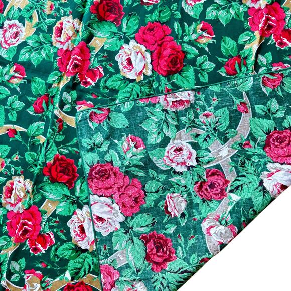 Vintage Christmas Tablecloth vivid red pink roses greenery & gold ribbons print - Picture 6 of 7